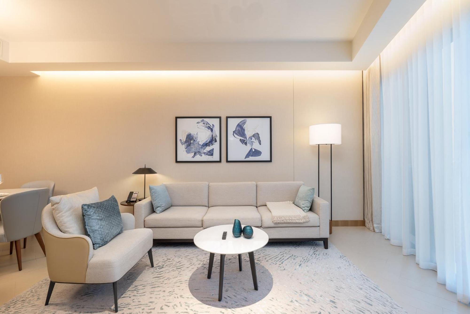 Spacious 3 Bedroom In Downtown With Burj Khalifa View Apartment