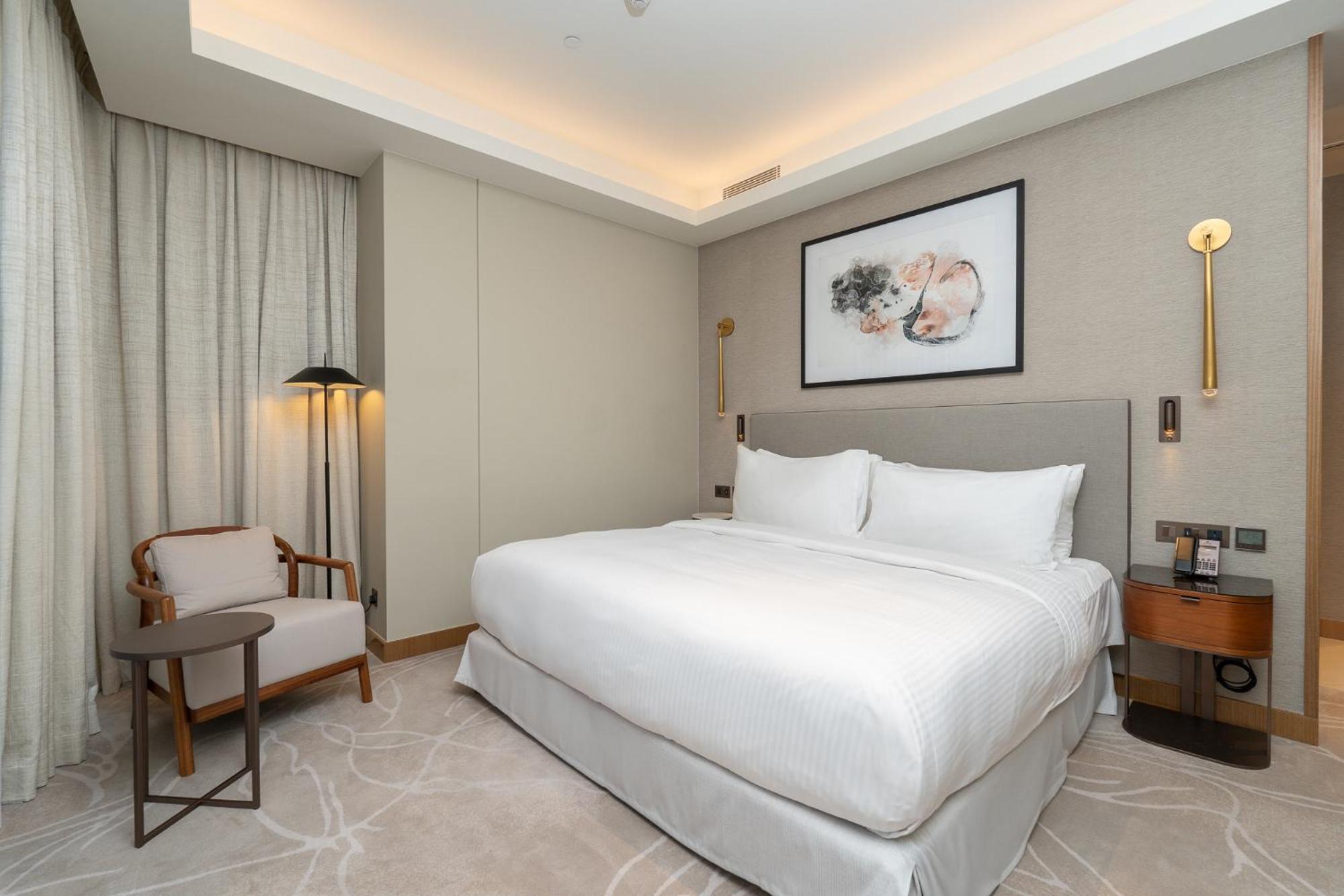 Spacious 3 Bedroom In Downtown With Burj Khalifa View *