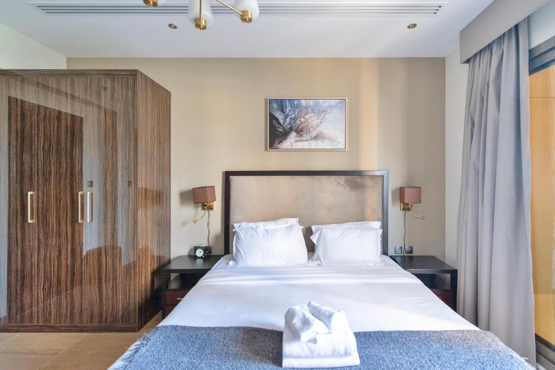 Downtown Burj View Elite Residency 1br & Hall Apartment *