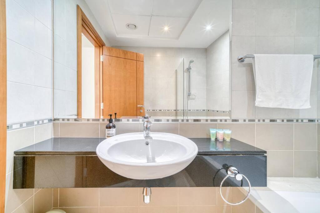 Lovely 3 Bedroom Marina - Jbr Apartment *