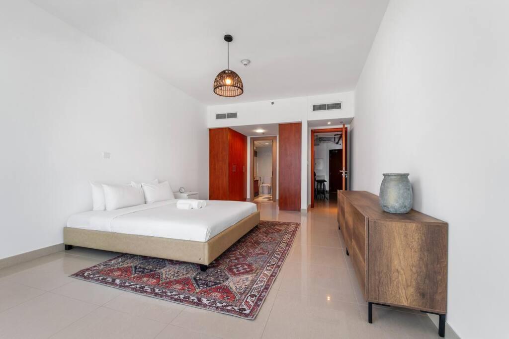 Chic 1br With Pool, Gym, Bbq, Tennis Court Apartment Dubai