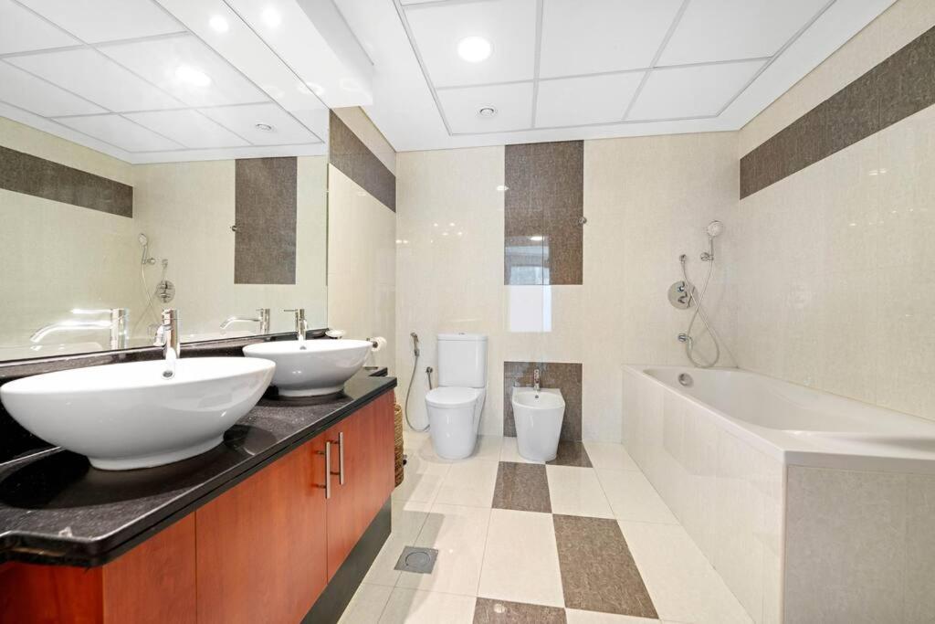 Chic 1br With Pool, Gym, Bbq, Tennis Court * Dubai