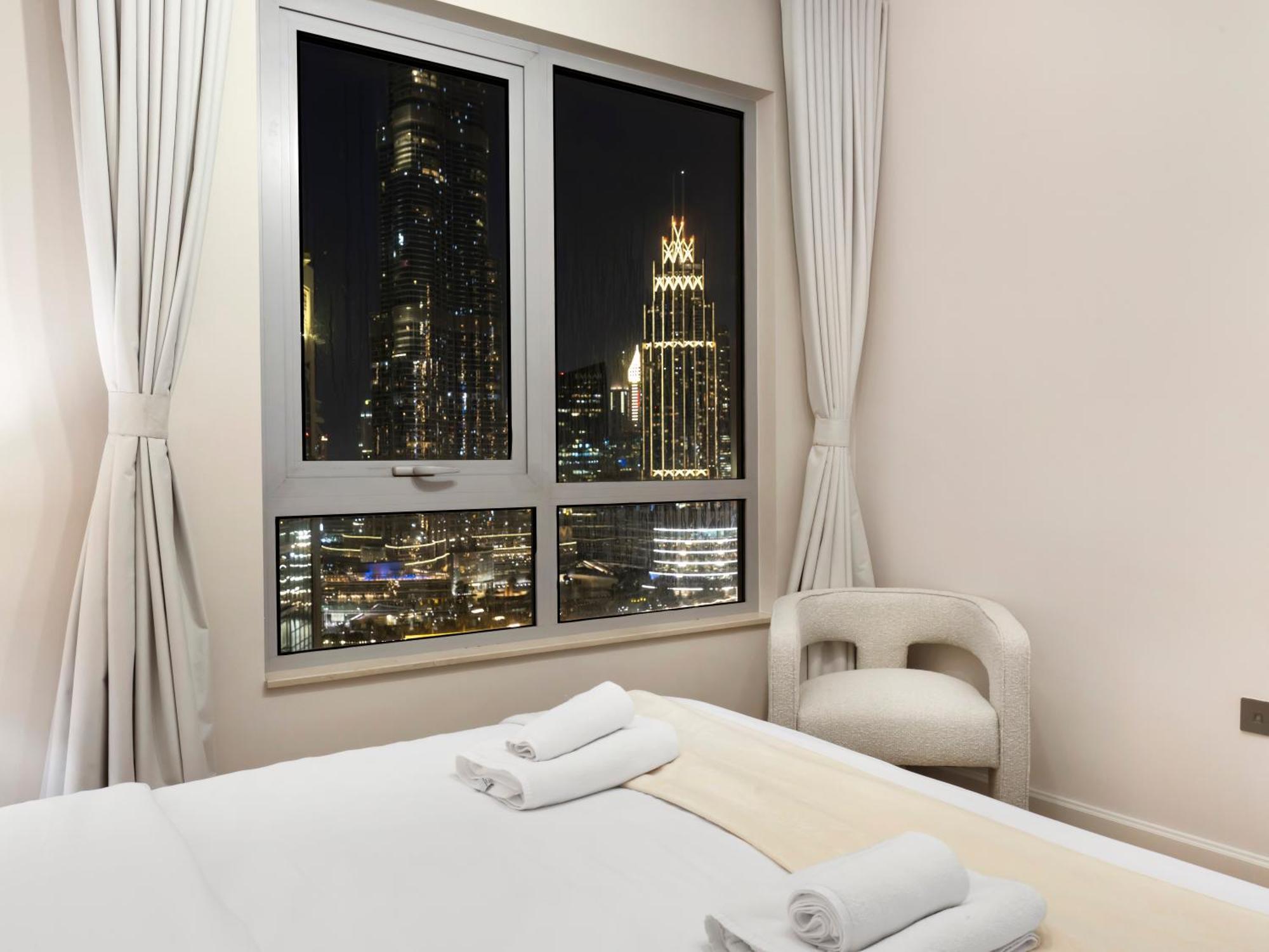 4 Bhk In Downtown With Iconic Burj Khalifa Views, 2 Minutes Walk To Mall Apartment Dubai
