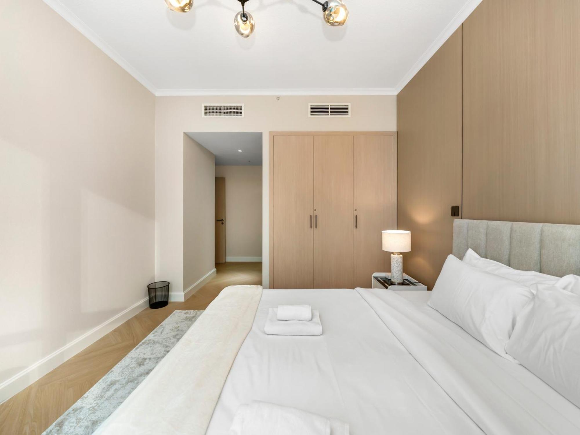 4 Bhk In Downtown With Iconic Burj Khalifa Views, 2 Minutes Walk To Mall Apartment