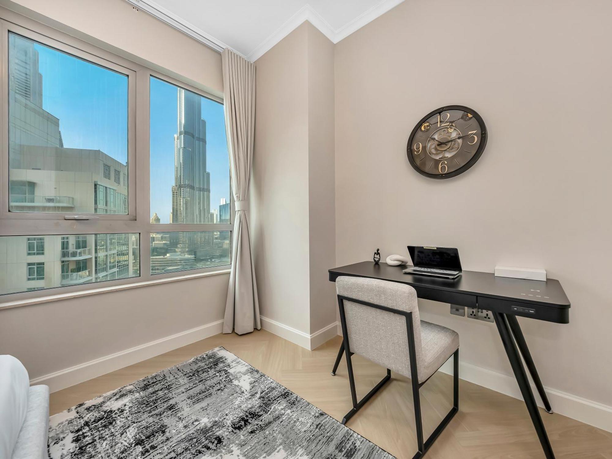 Apartment 4 Bhk In Downtown With Iconic Burj Khalifa Views, 2 Minutes Walk To Mall *