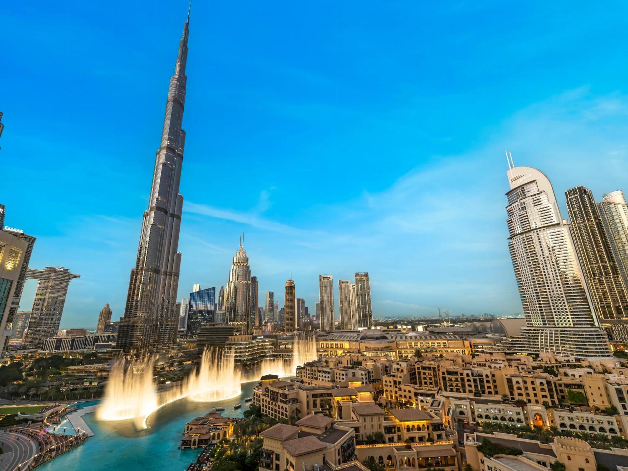 Apartment 4 Bhk In Downtown With Iconic Burj Khalifa Views, 2 Minutes Walk To Mall Dubai