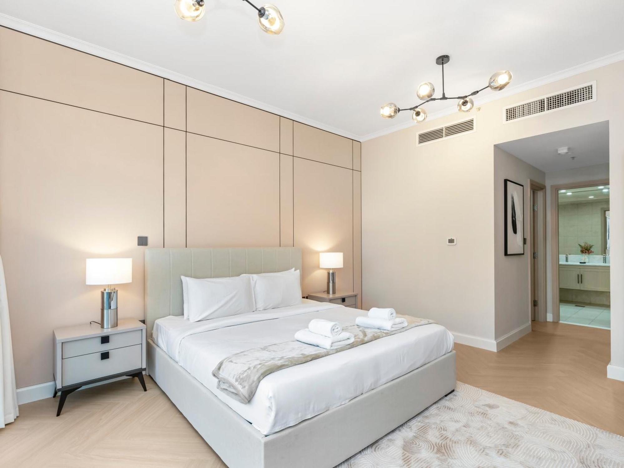 4 Bhk In Downtown With Iconic Burj Khalifa Views, 2 Minutes Walk To Mall Dubai