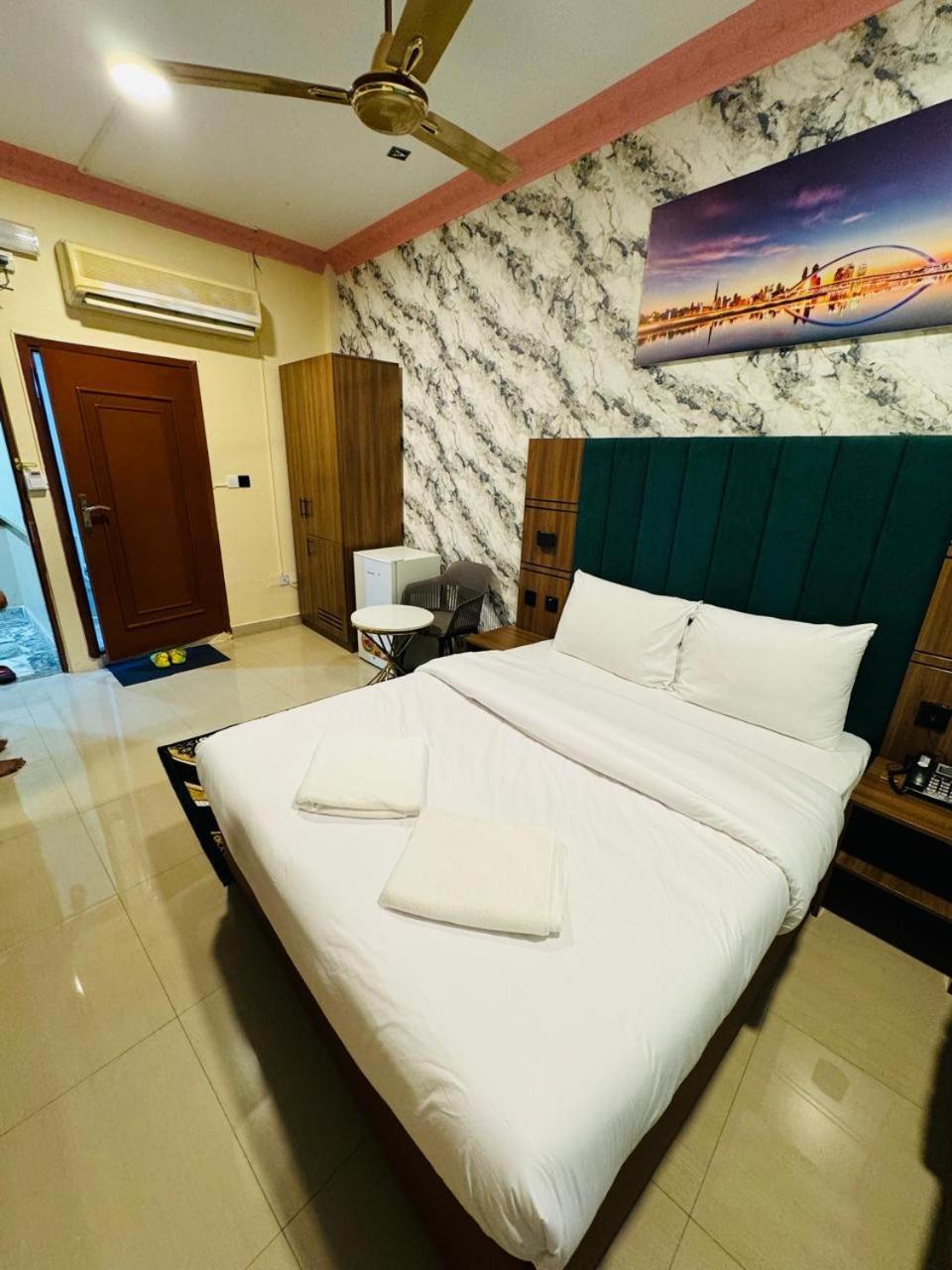 Three Dot Hotel *