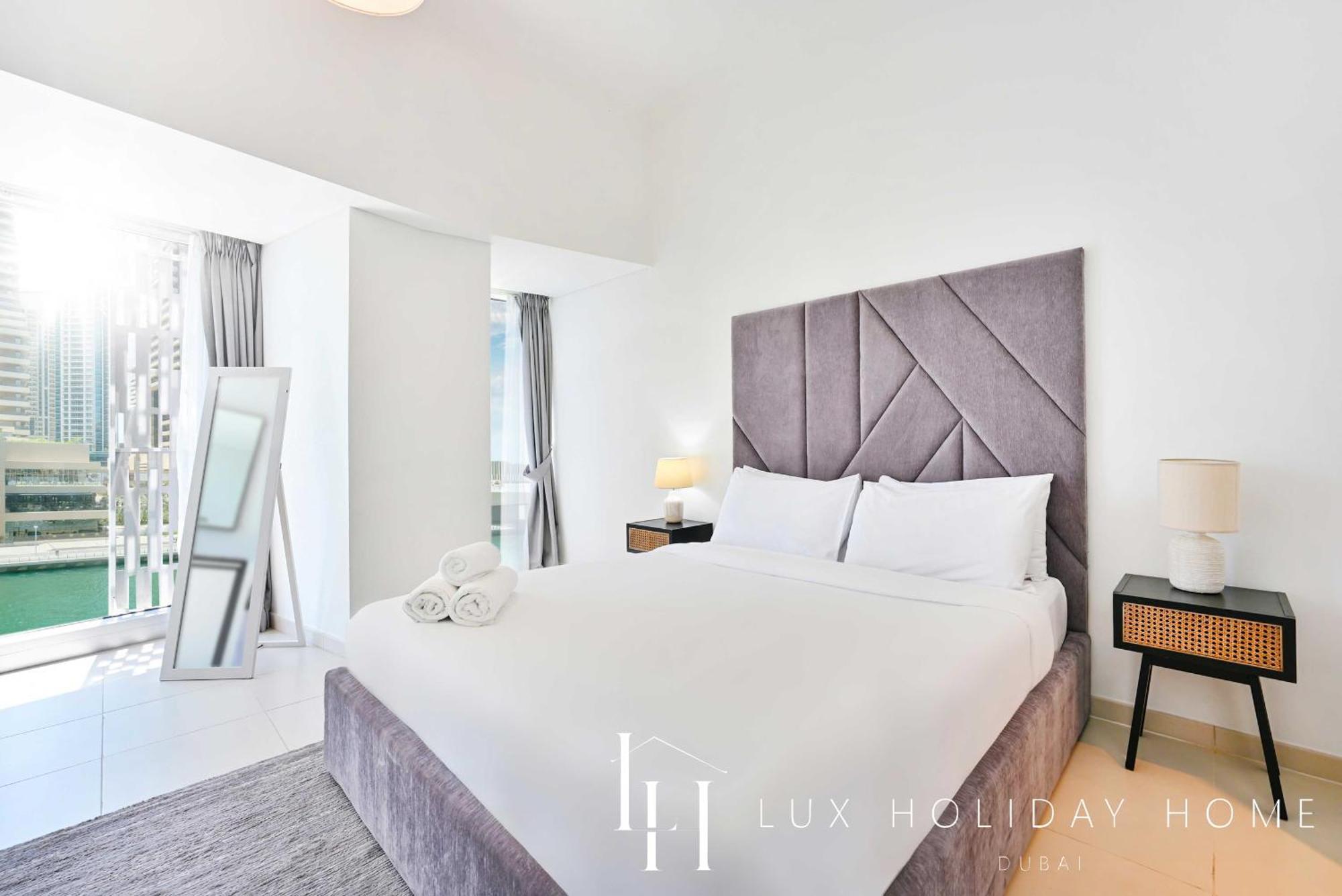 Lux The Cayan Superior In The Marina