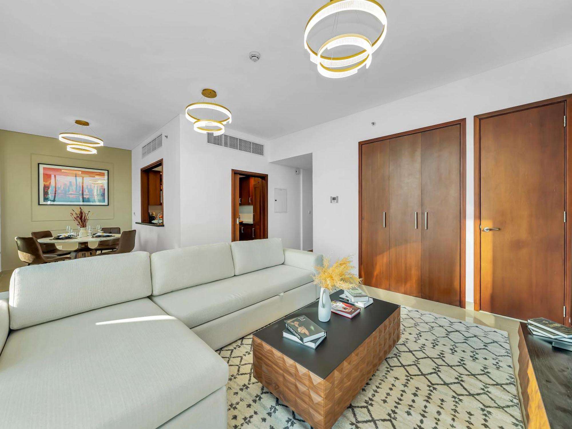 New Burj Khalifa & Fountain Views & Work Station Apartment