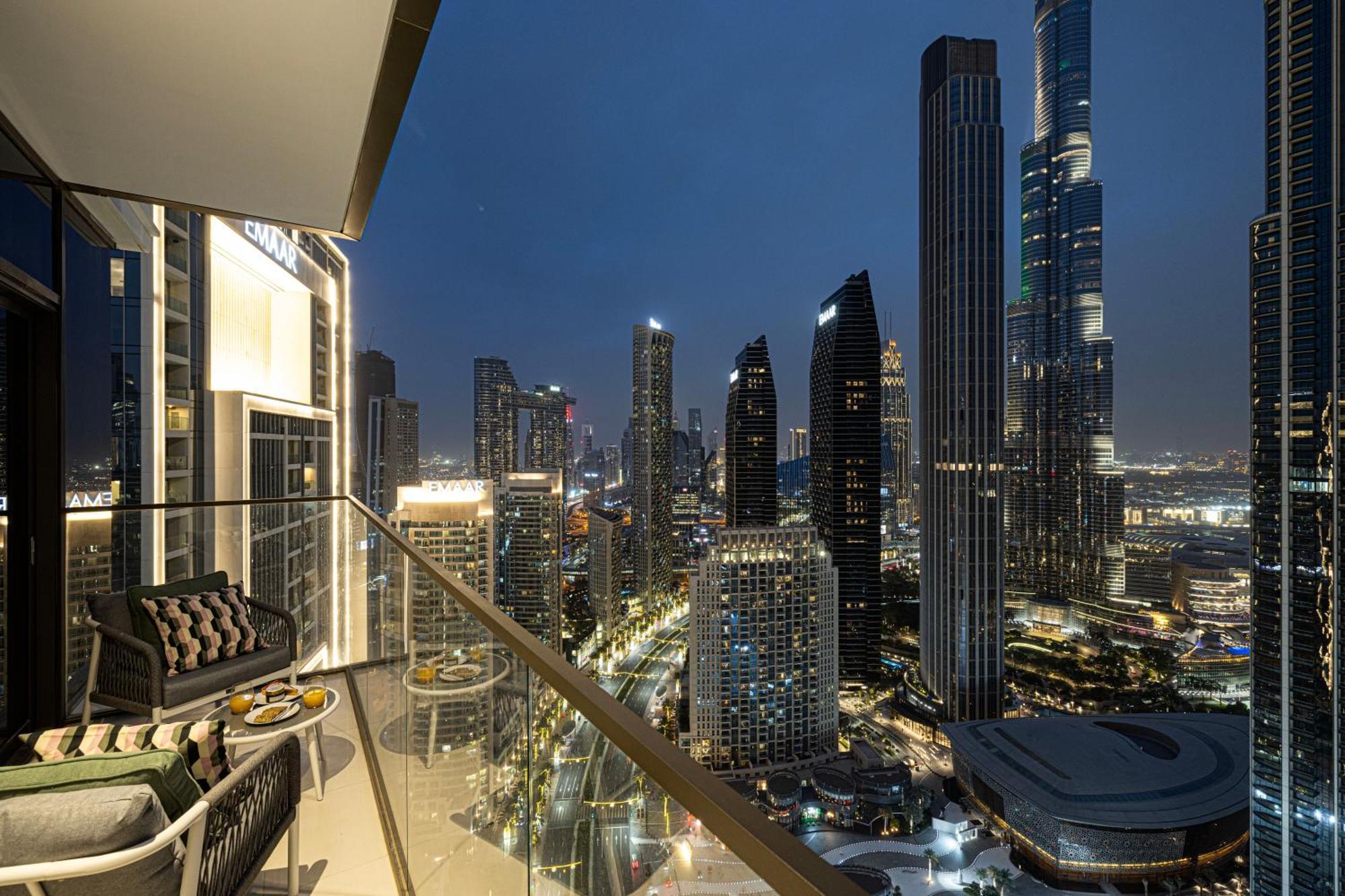 Apartment Modern Luxury Overlooking Burj Khalifa