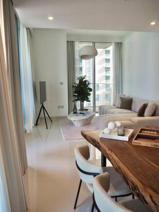 Brandnew, Oceanview, Privatebeach, 1bed Apartment Dubai