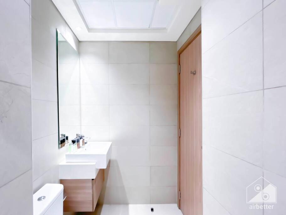 Amazing With Balcony & View Riviera Meydan Apartment *