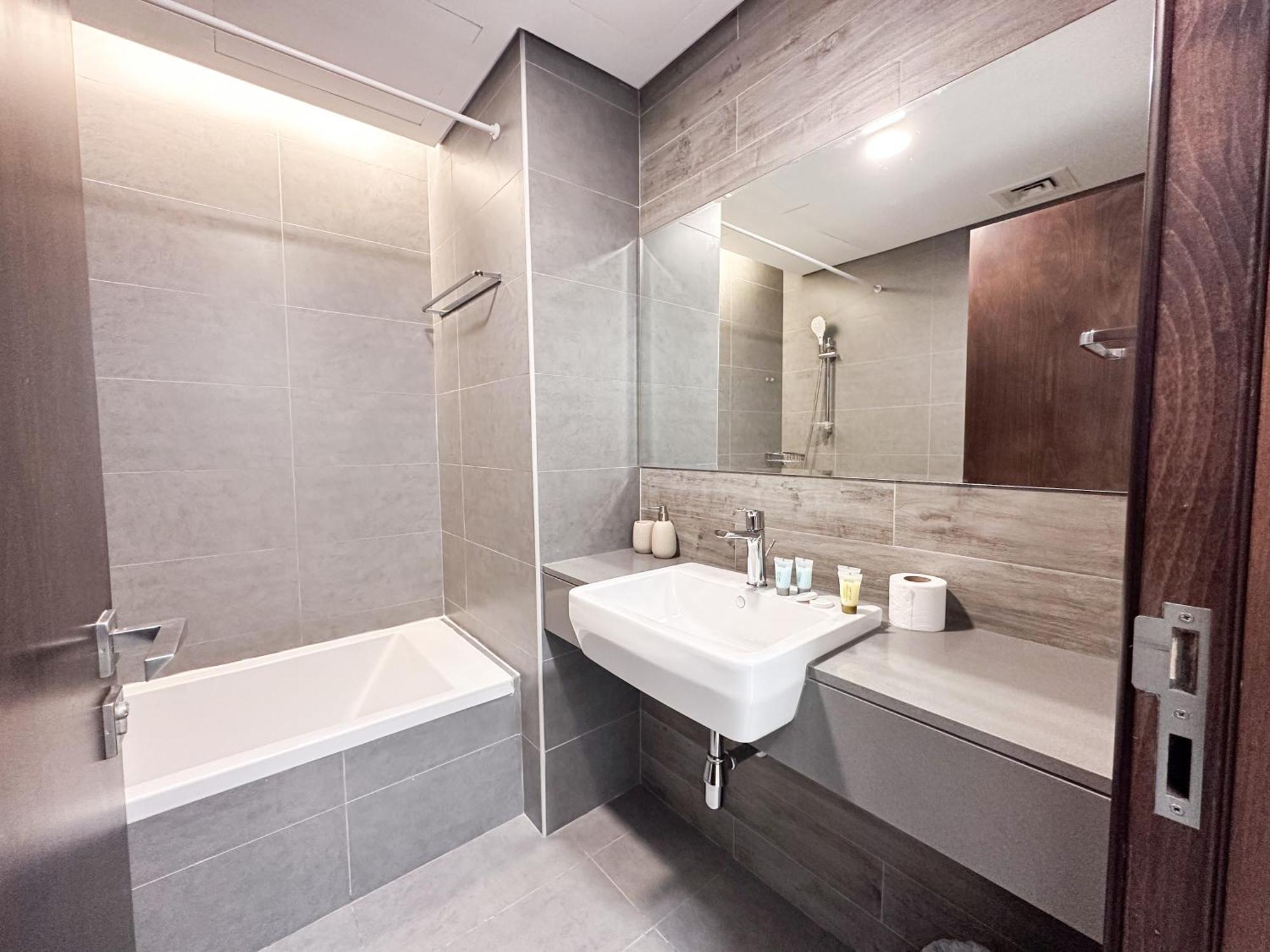 Luxurious 2br In Vezul Residence, Business Bay - 13ab01 * Dubai