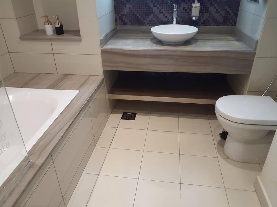 1br Luxurious Paramount