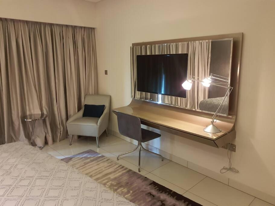 1br Luxurious Paramount Apartment Dubai