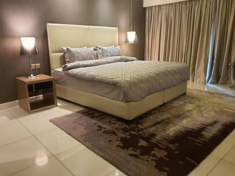 1br Luxurious Paramount
