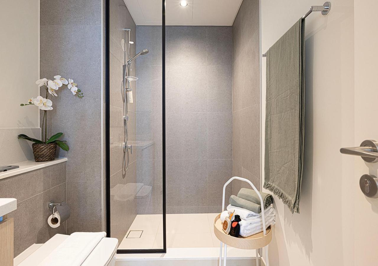 Apartment Modern Luxury Overlooking Burj Khalifa