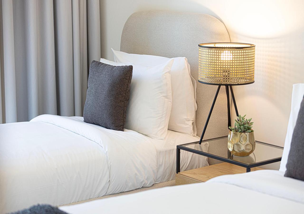 Modern Luxury Overlooking Burj Khalifa *