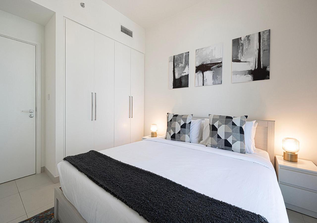 Modern Luxury Overlooking Burj Khalifa * Dubai