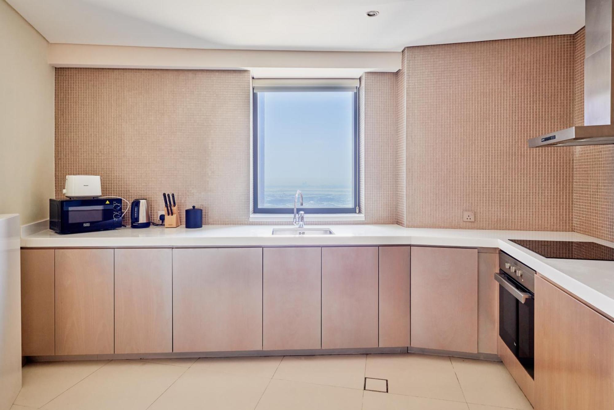 Apartment Spacious 3bhk In Paramount Tower B With Stunning Views-6204