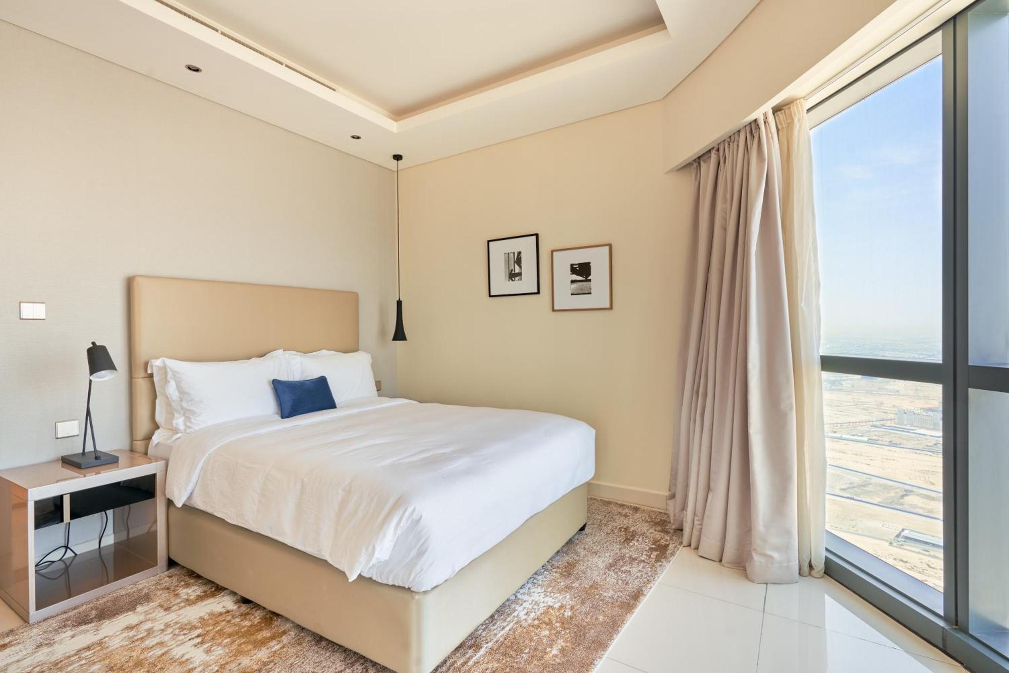 Apartment Spacious 3bhk In Paramount Tower B With Stunning Views-6204