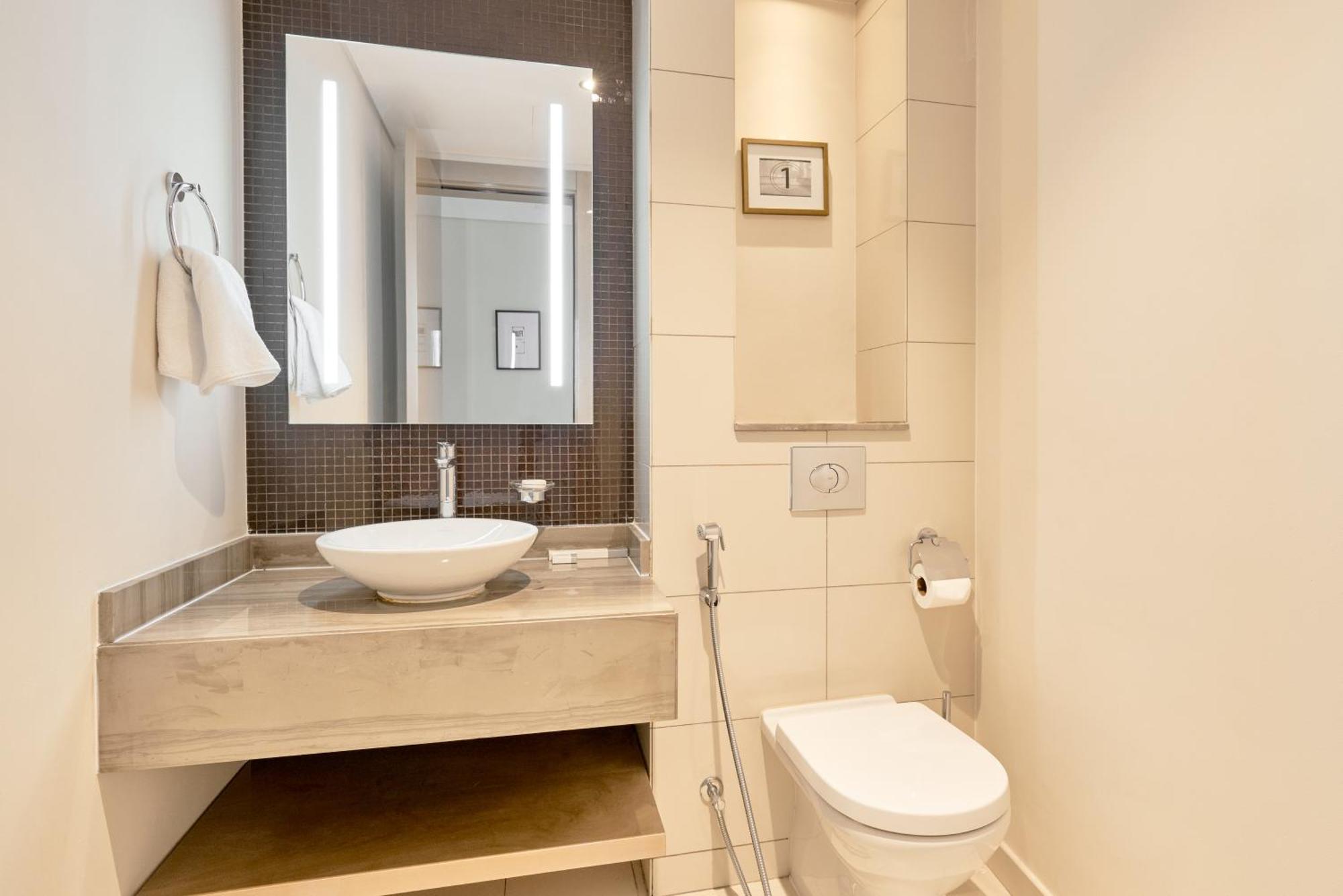 Spacious 3bhk In Paramount Tower B With Stunning Views-6204 Apartment *