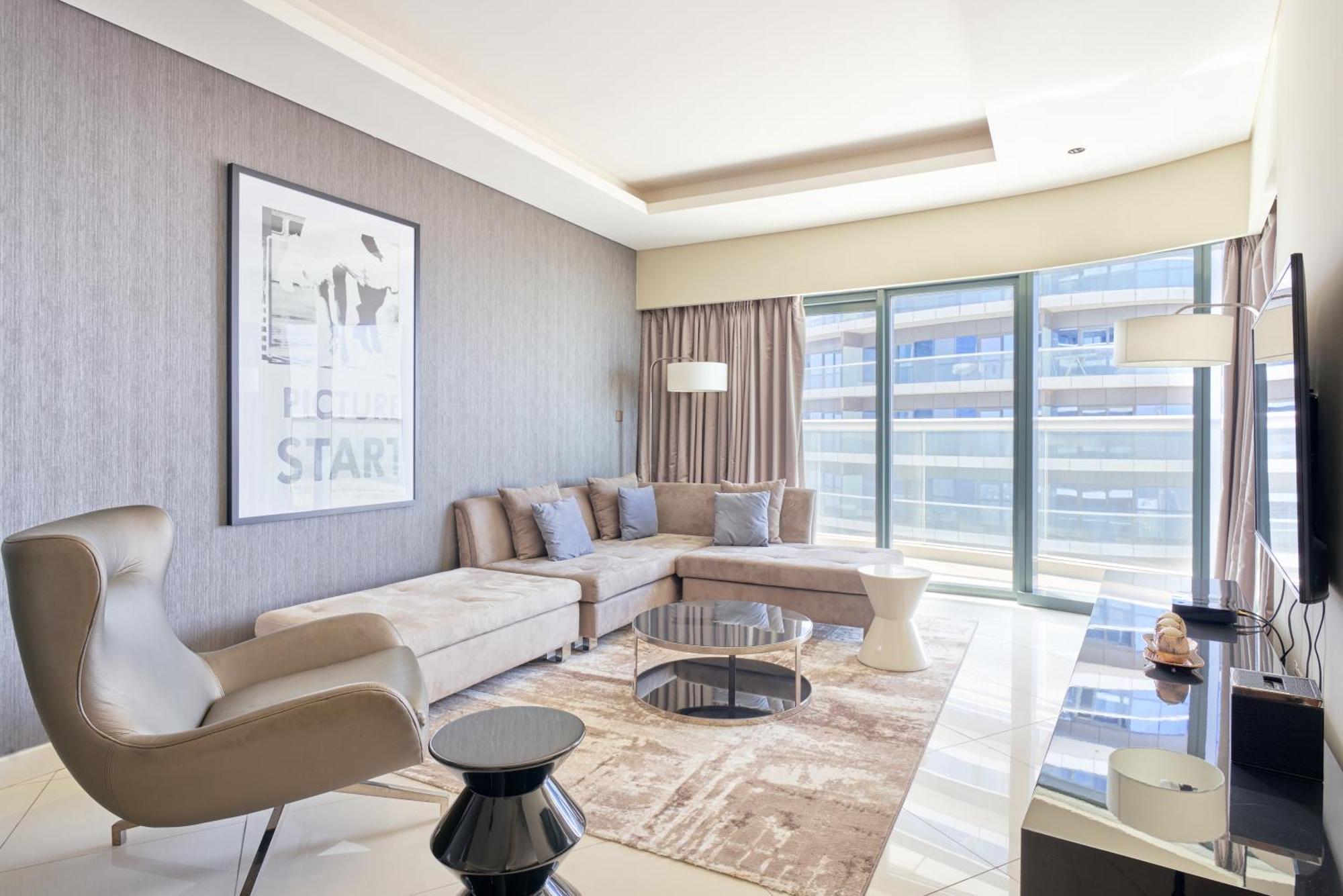 Spacious 3bhk In Paramount Tower B With Stunning Views-6204