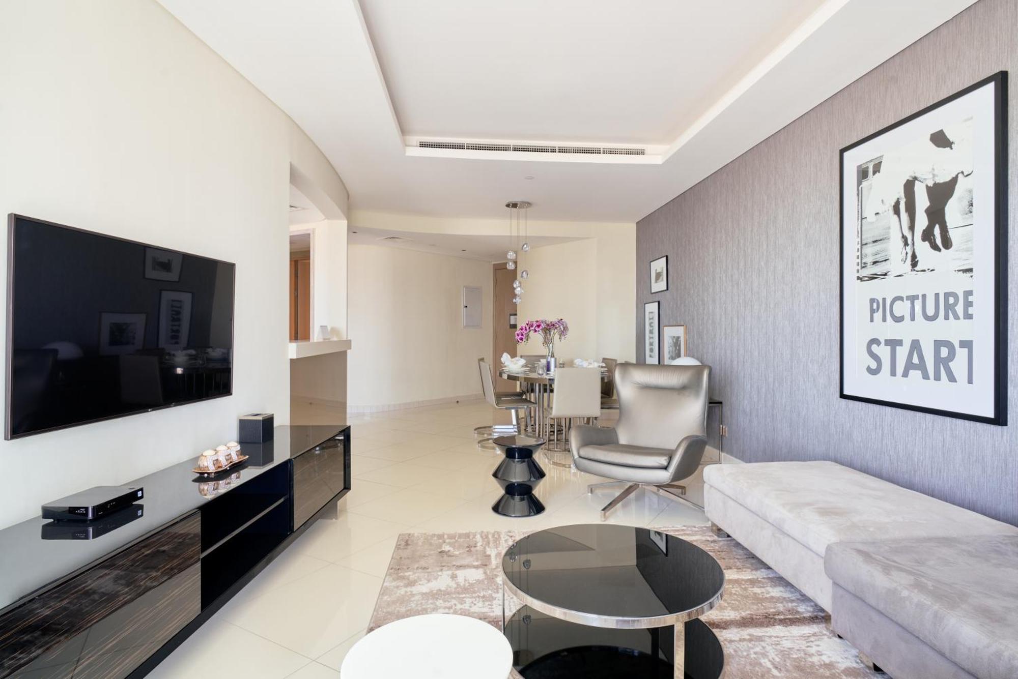 Spacious 3bhk In Paramount Tower B With Stunning Views-6204