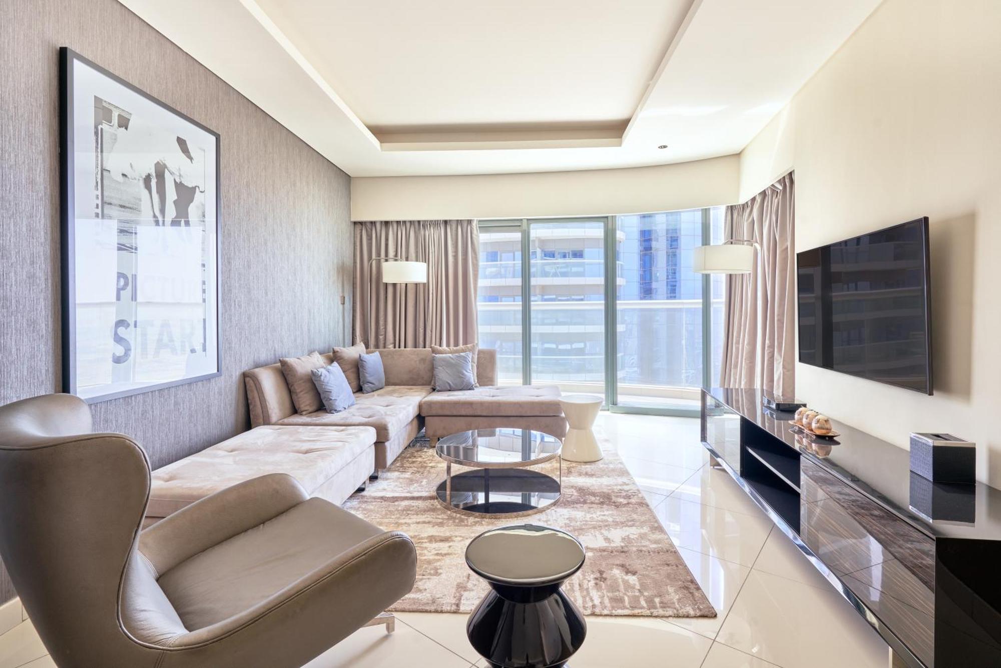 Apartment Spacious 3bhk In Paramount Tower B With Stunning Views-6204 *