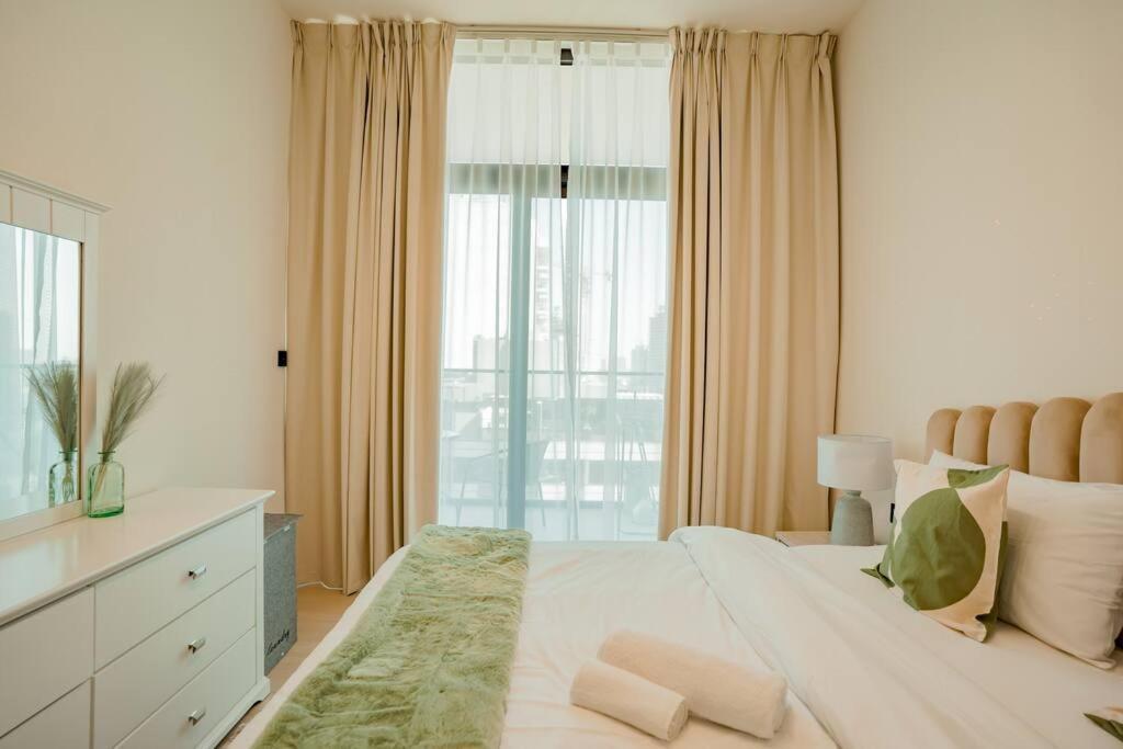 1-Bed In Binghatti Emerald With Pool * Dubai
