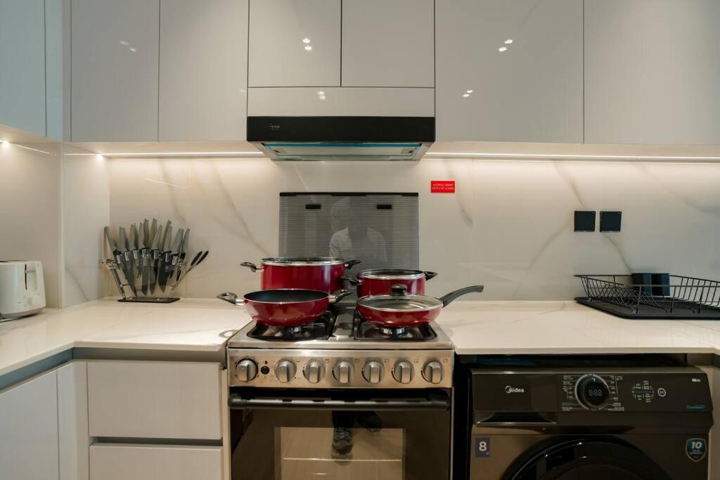 Apartment 1-Bed In Binghatti Emerald With Pool