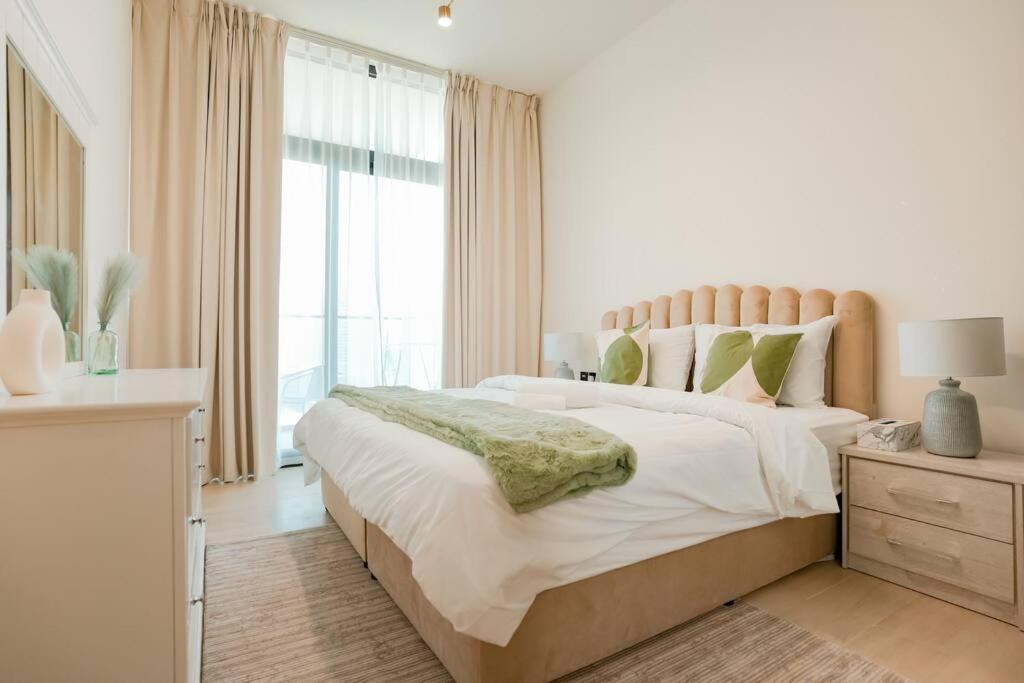 1-Bed In Binghatti Emerald With Pool Apartment