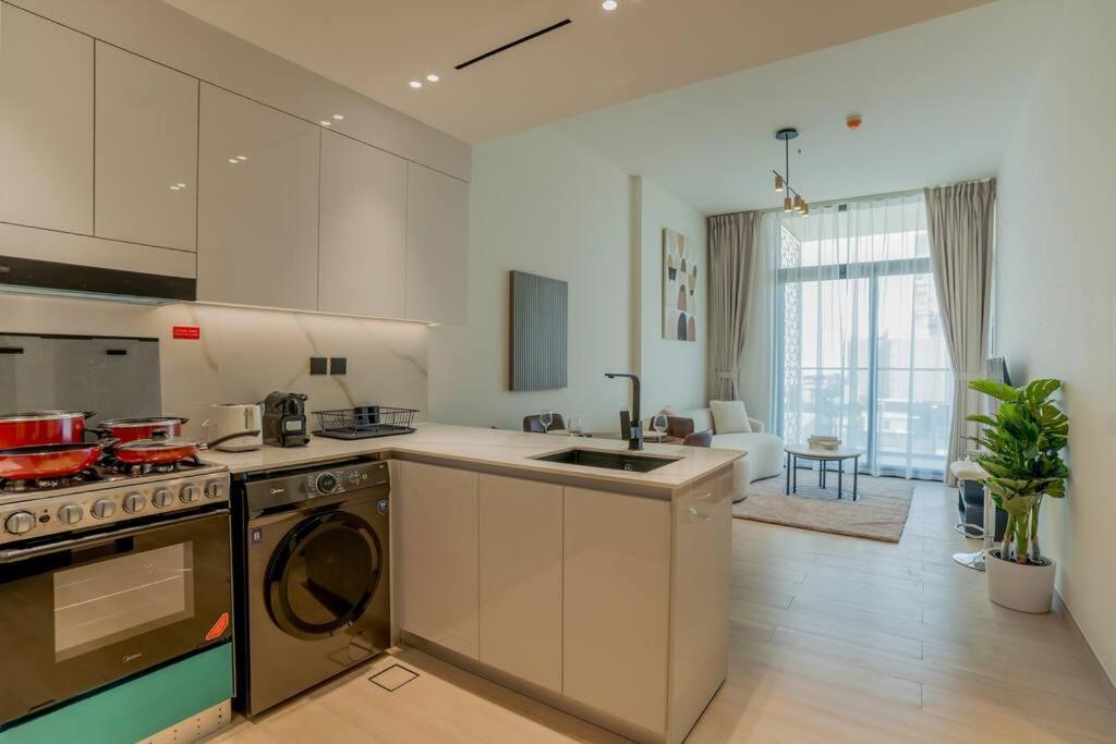 Apartment 1-Bed In Binghatti Emerald With Pool
