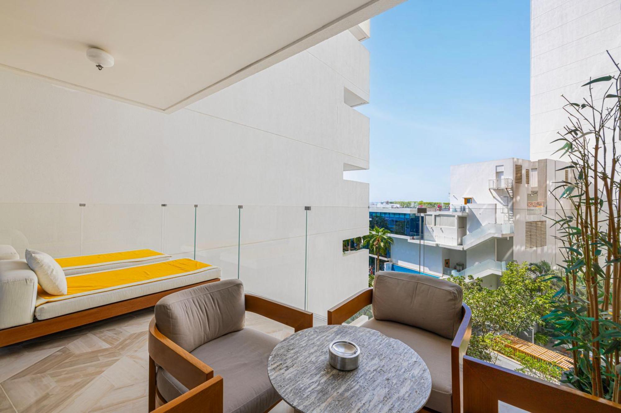 Daniels Spacious 2br At Five Palm With Biggest Layout Apartment Dubai