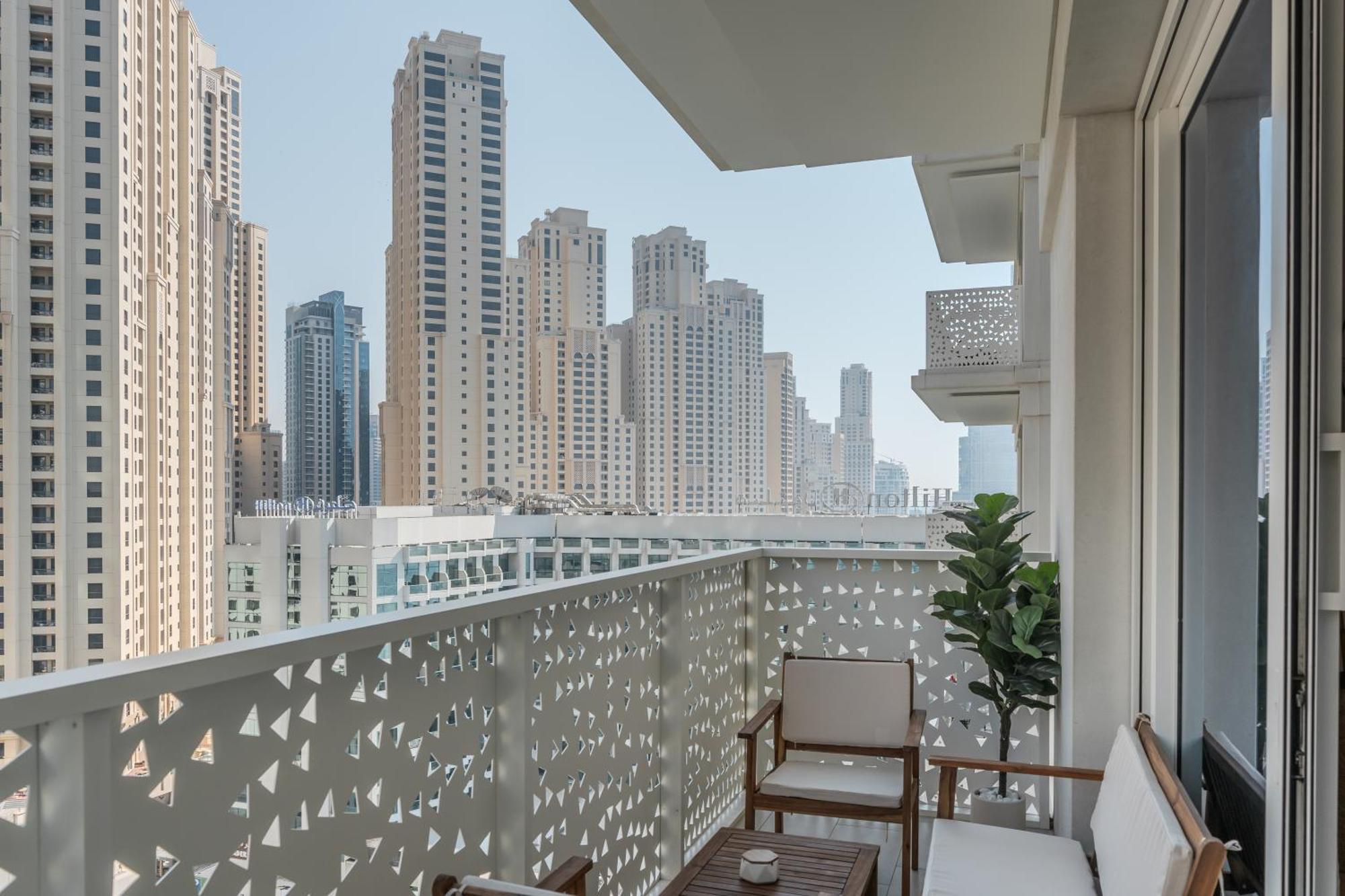 Clever Guest La Vie Dubai