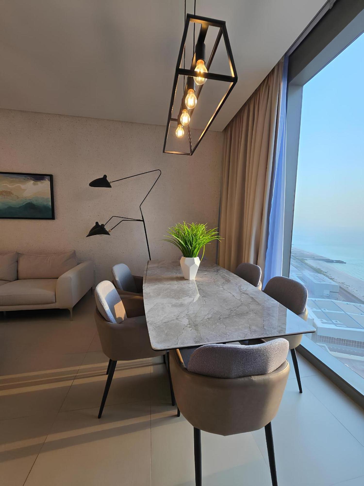 5242 Tower 2 Marina - Infinity Homes Apartment