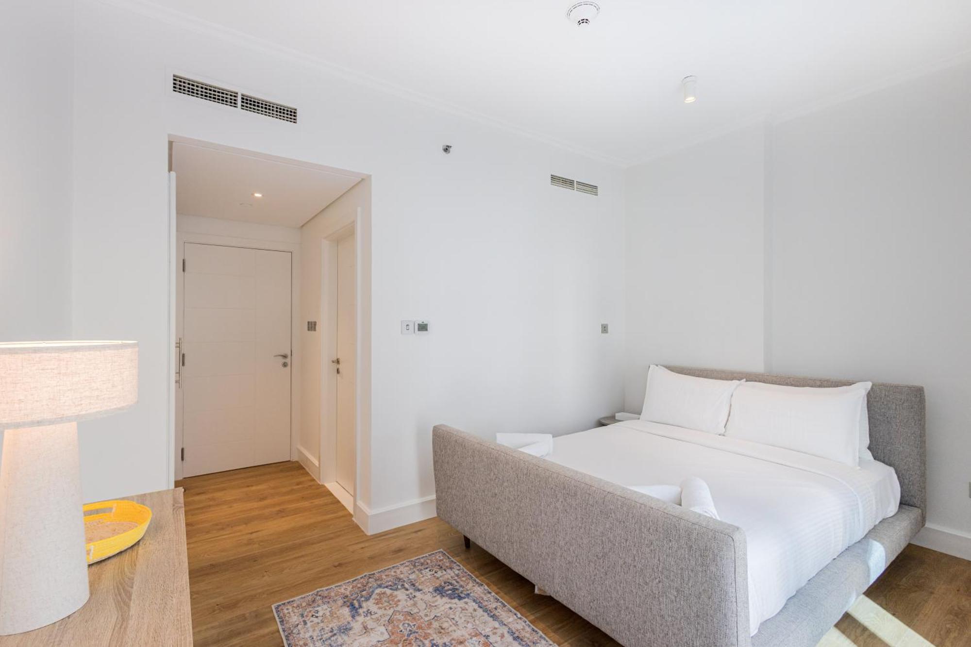 Stylish & Upgraded 2br Near Mall - Allsopp & Allsopp Apartment Dubai