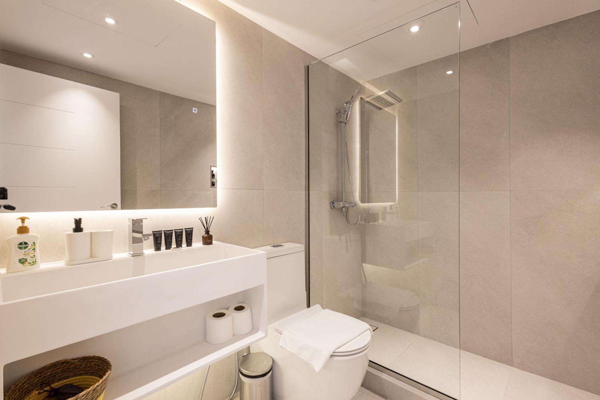 Stylish & Upgraded 2br Near Mall - Allsopp & Allsopp Apartment Dubai