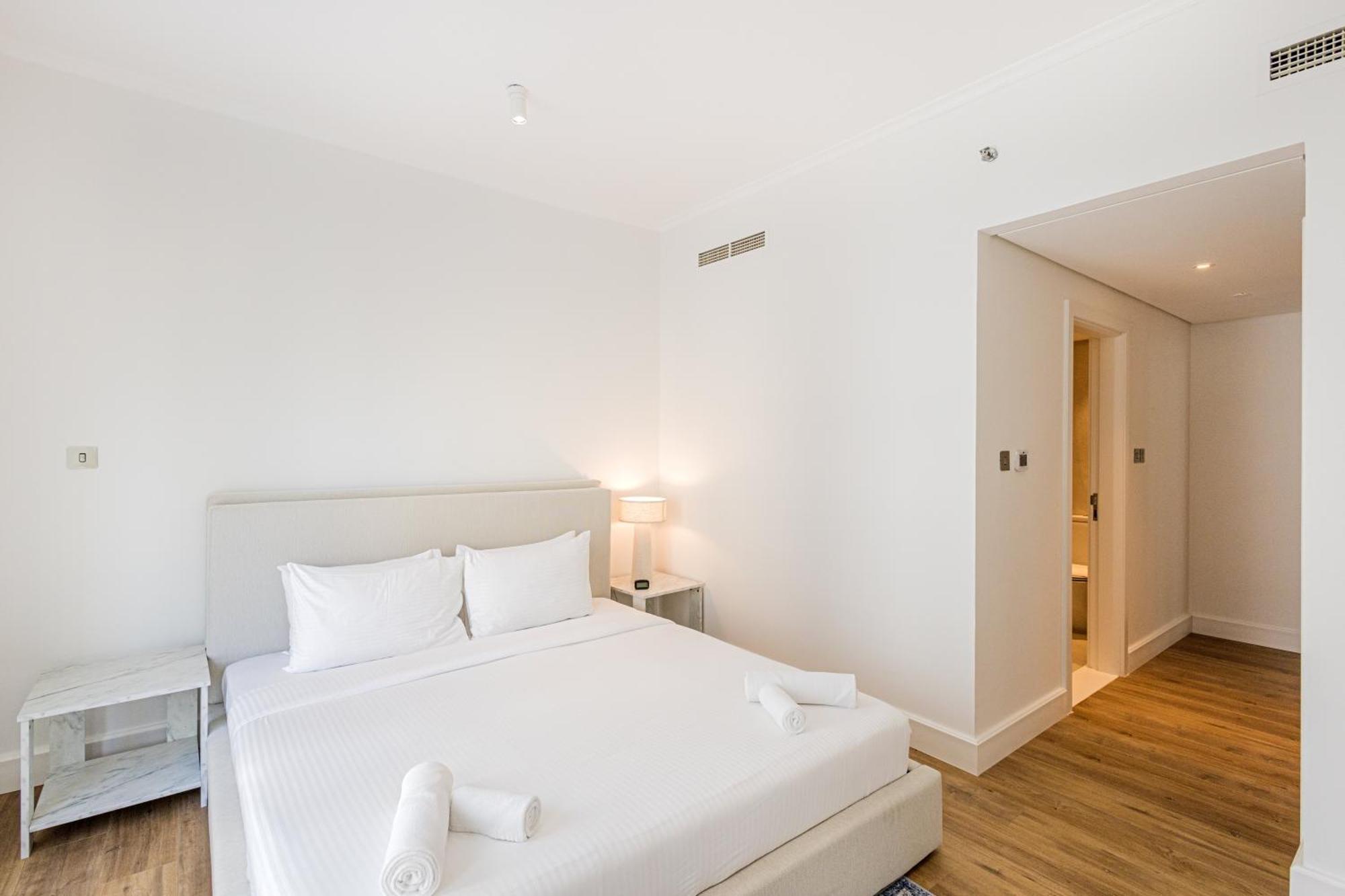Stylish & Upgraded 2br Near Mall - Allsopp & Allsopp * Dubai