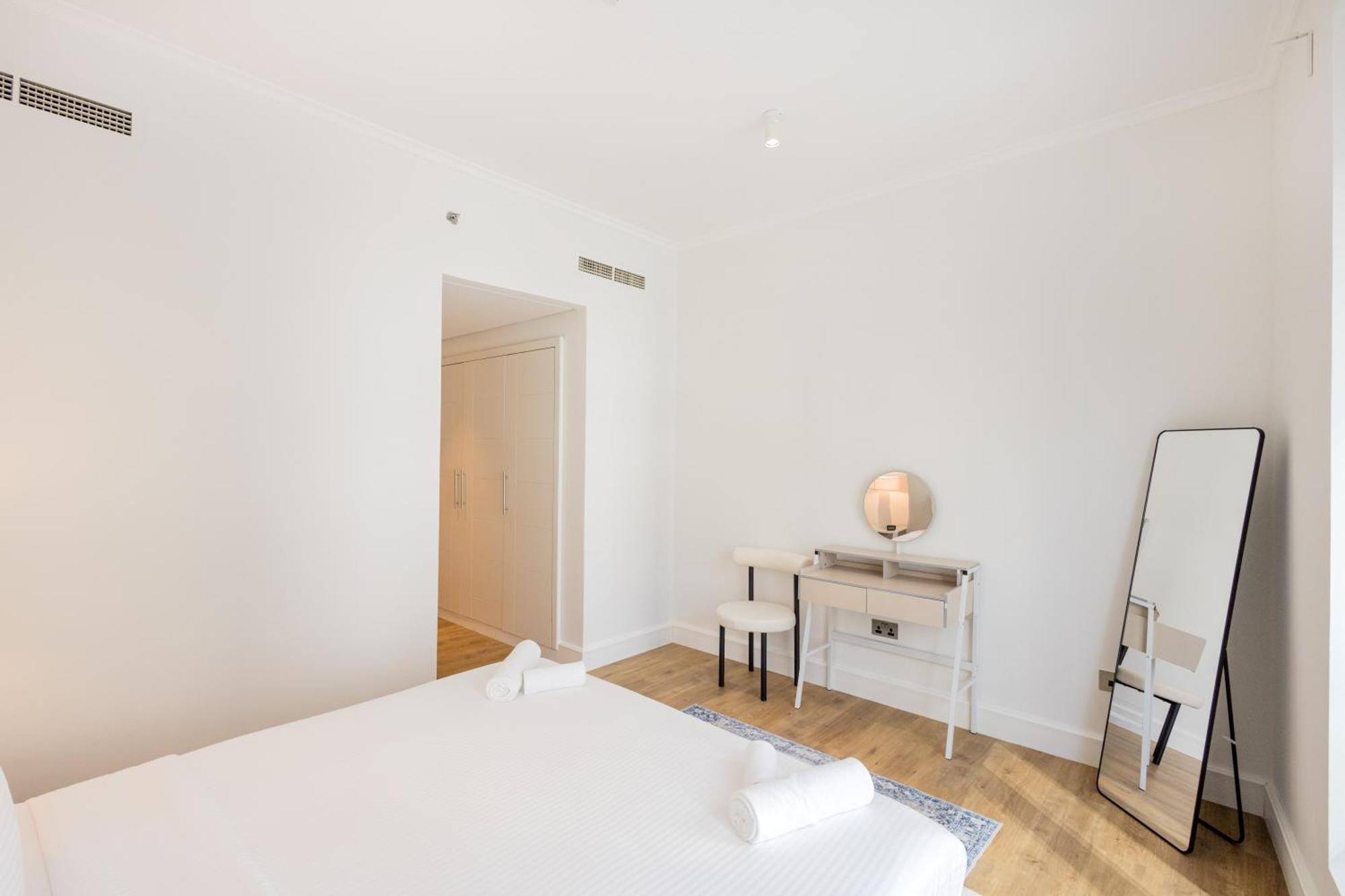 Stylish & Upgraded 2br Near Mall - Allsopp & Allsopp Apartment Dubai