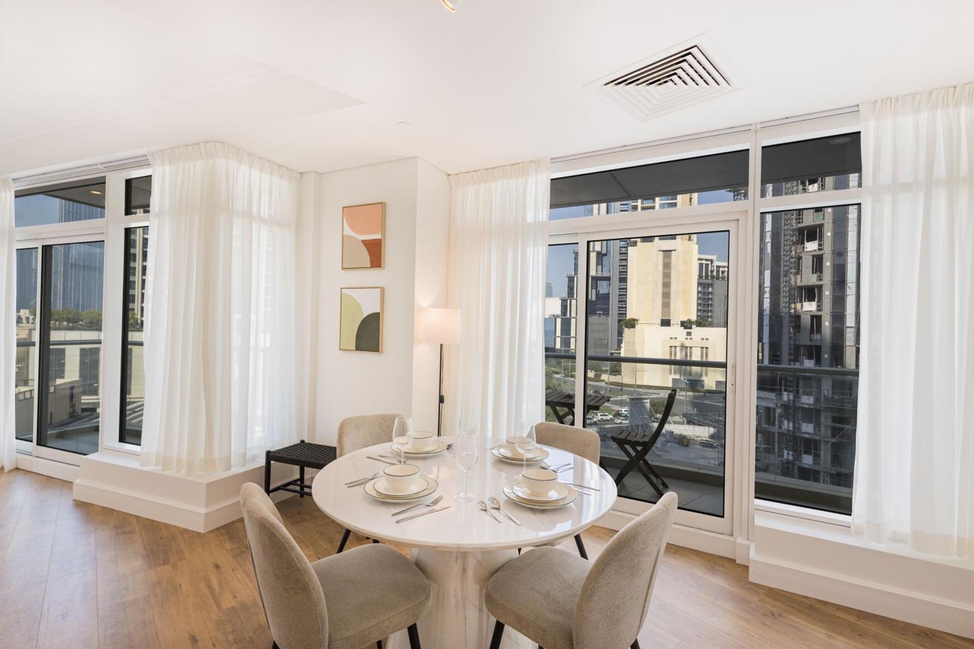 Stylish & Upgraded 2br Near Mall - Allsopp & Allsopp Apartment