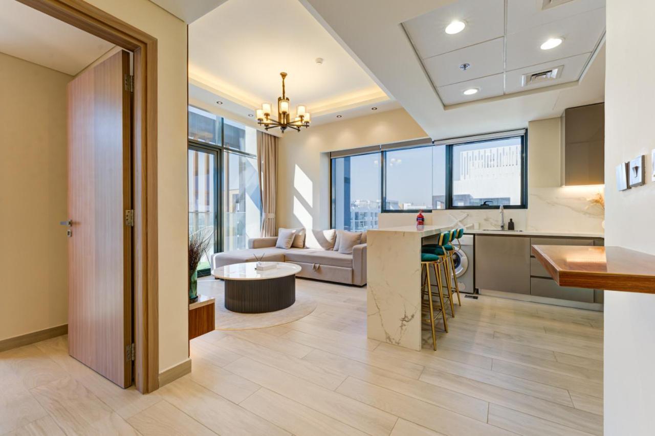 Chic 1 Bed Oasis In Azizi Riviera Apartment