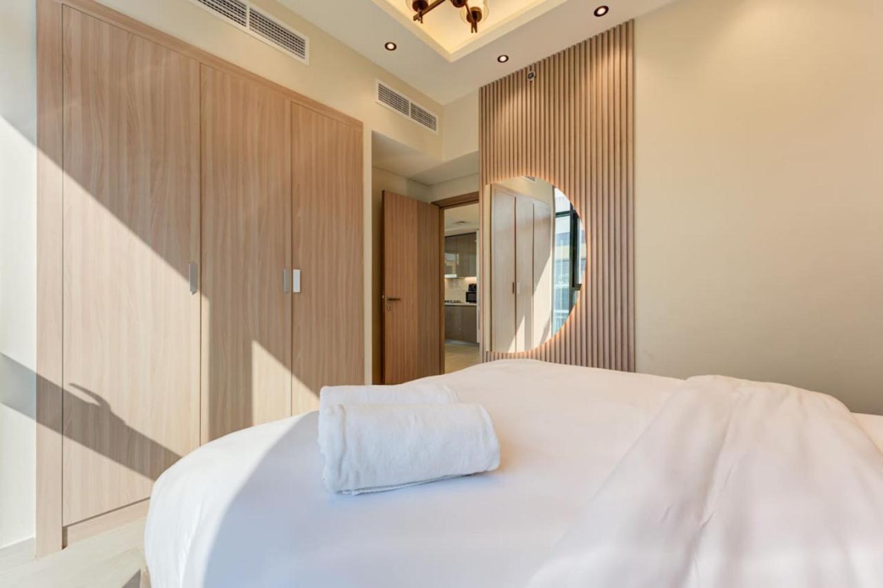 Chic 1 Bed Oasis In Azizi Riviera Apartment *