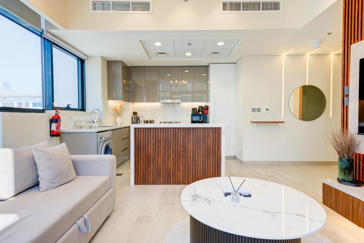 Chic 1 Bed Oasis In Azizi Riviera Apartment