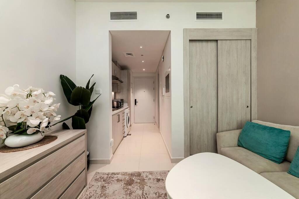 Private Palm Jumeirah High Floor Apartment *