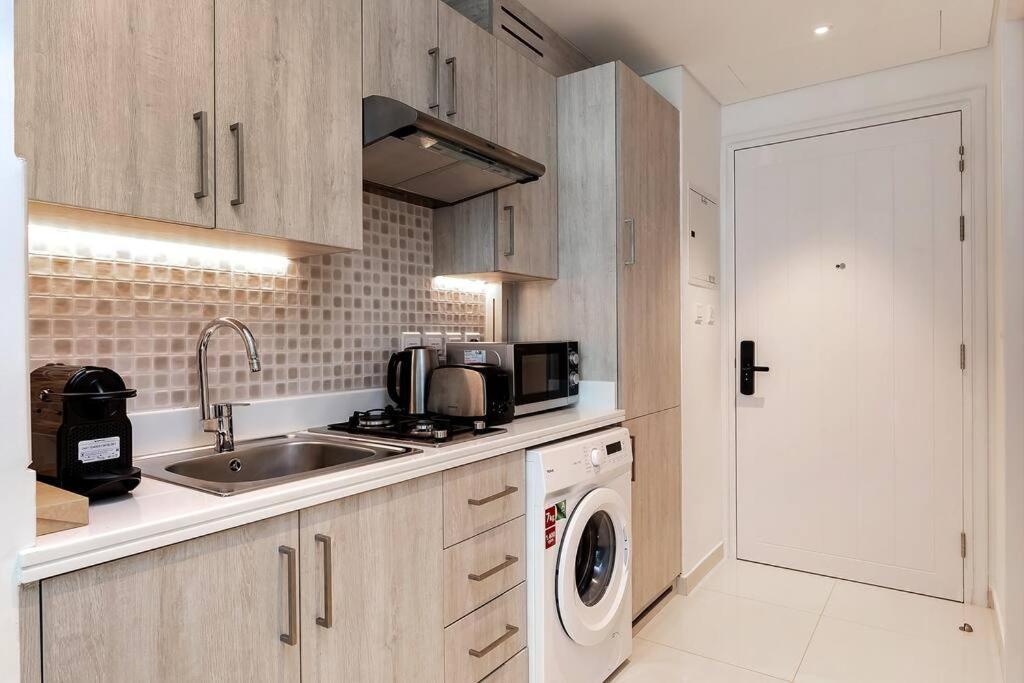 Private Palm Jumeirah High Floor Apartment Dubai
