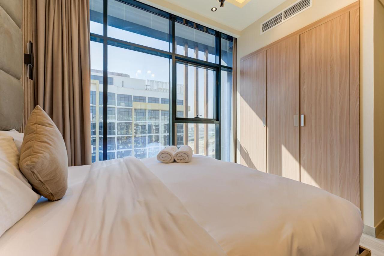 Chic 1 Bed Oasis In Azizi Riviera *