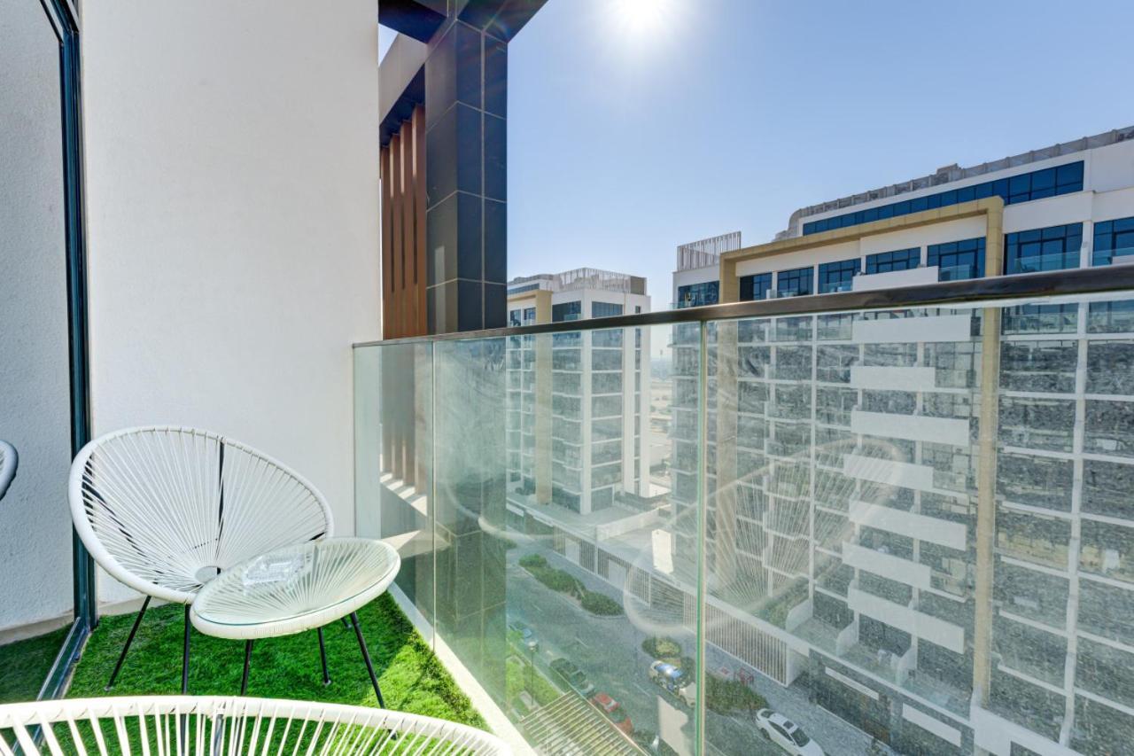 Chic 1 Bed Oasis In Azizi Riviera Apartment