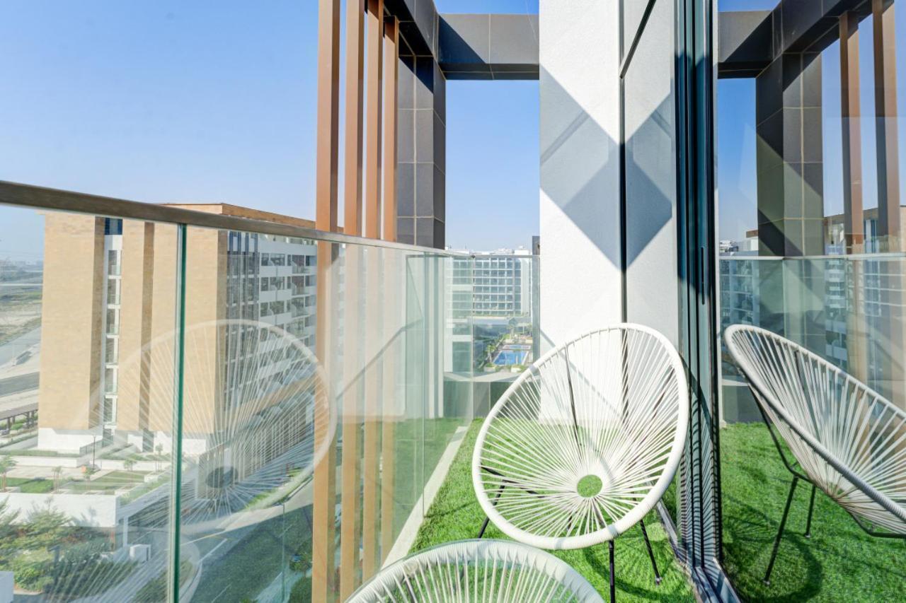 Chic 1 Bed Oasis In Azizi Riviera Apartment *